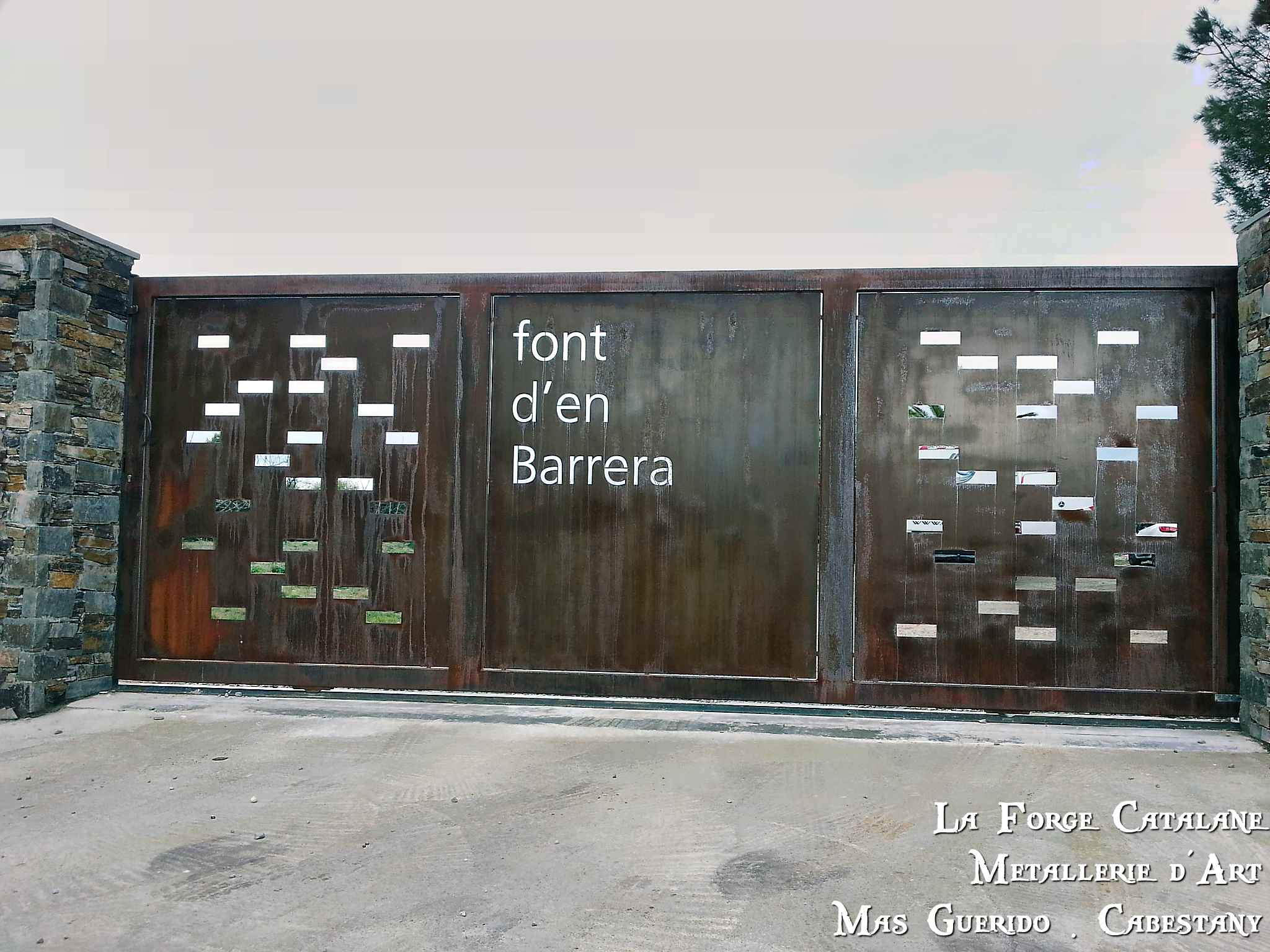 Portail tole coulissantdecoupe laser motif personnalise rouille forge catalane.jpg